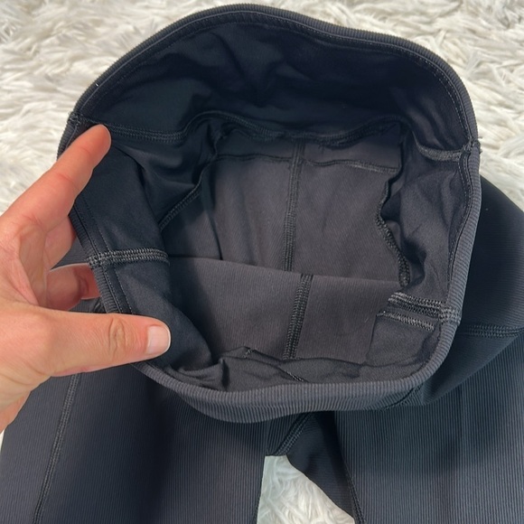 Lululemon Ribbed Contoured High-Rise Short 8" Black - Picture 3 of 6